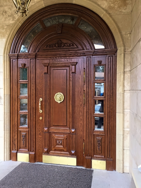 Фото установленных дверей